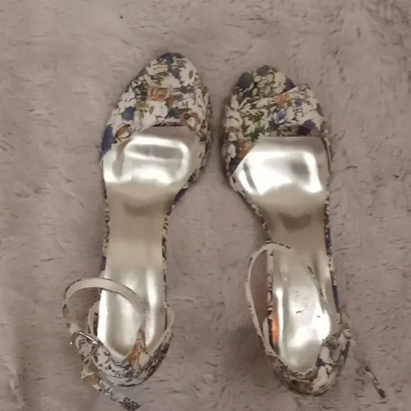 Floral Retro 50s Coquette Girl Feminine Peep Toe Ankle Strap Blue Cream Heel 8 - Picture 4 of 5